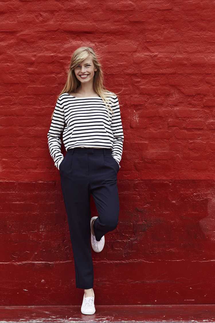 striped blouse and black pants are a winter trend