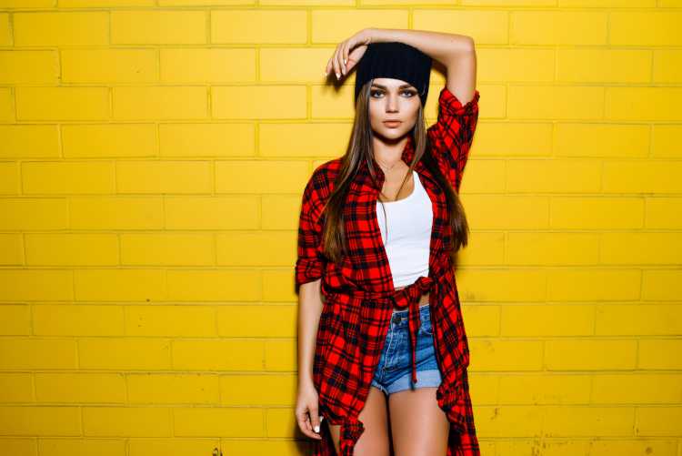 look with plaid blouse and shorts