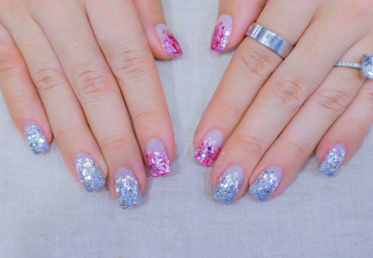 Very shiny nails imitate decorated confetti nails