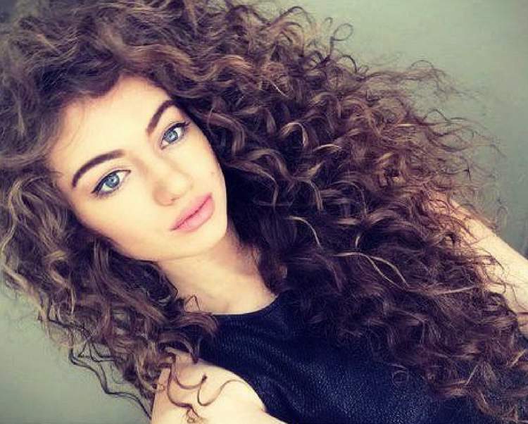 Learn how to enhance the beauty of curly hair