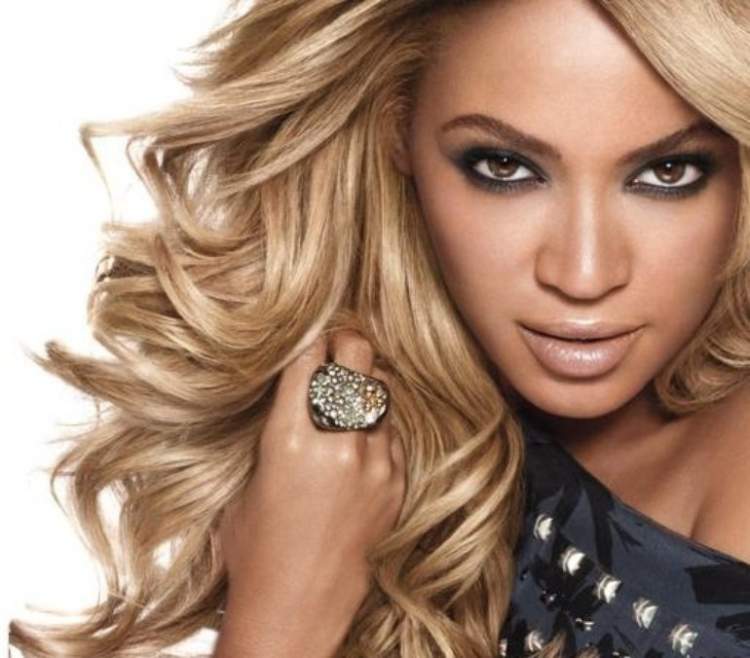 Beyoncé with blonde hair