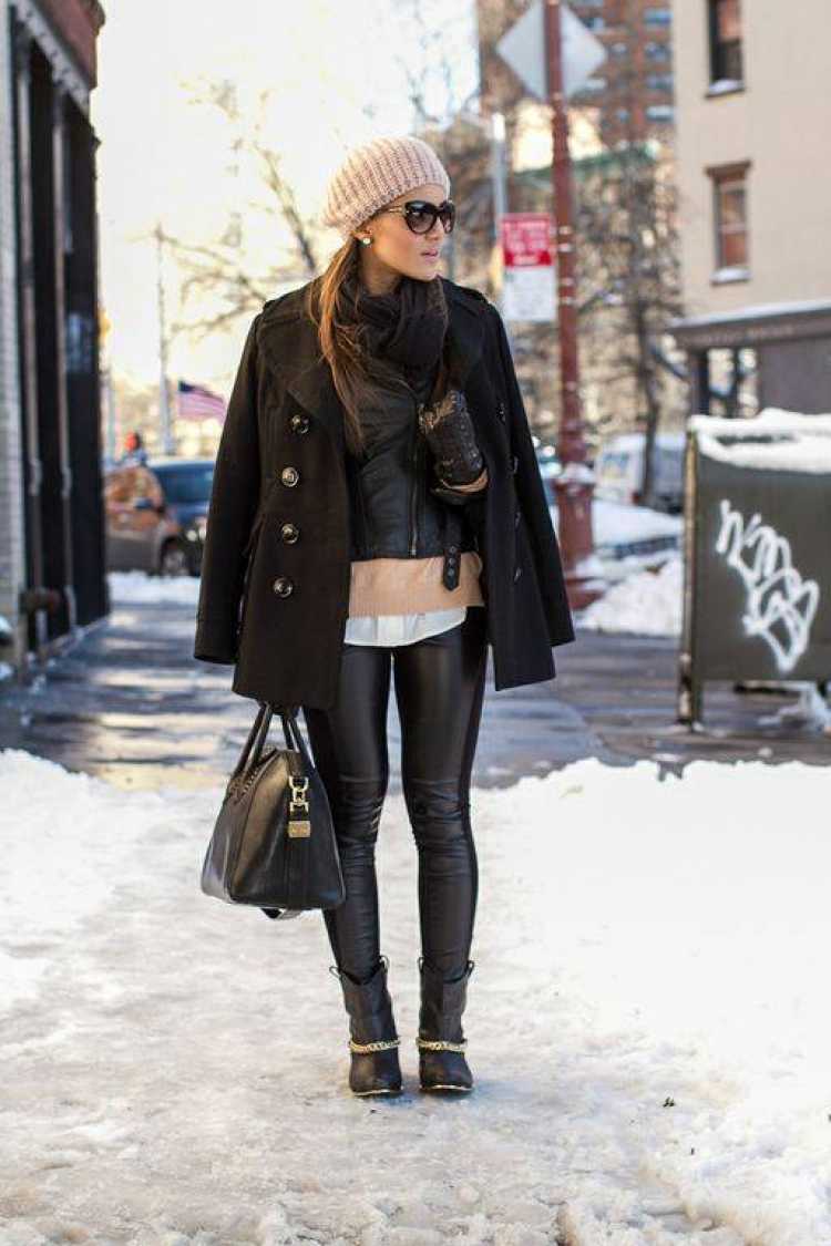 How to wear a black scarf