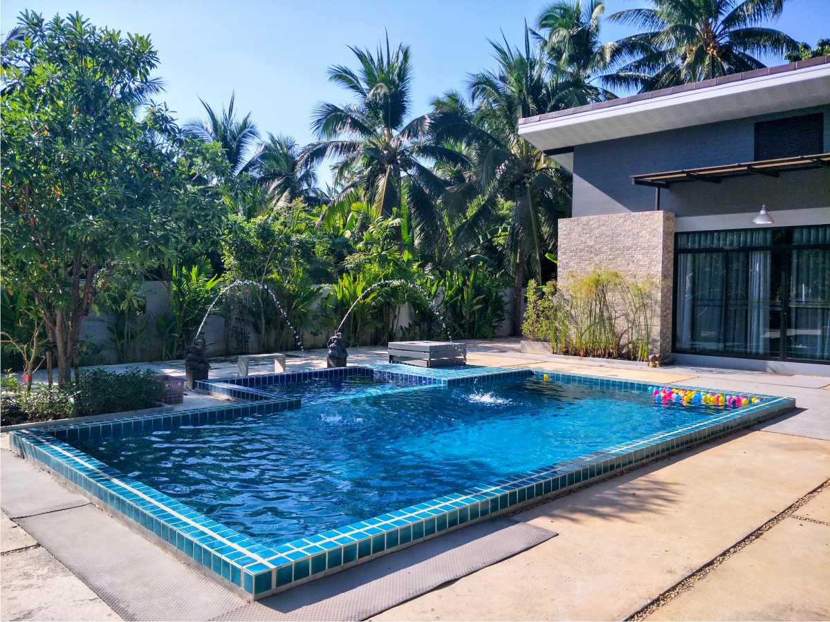 swimming pool for small backyard