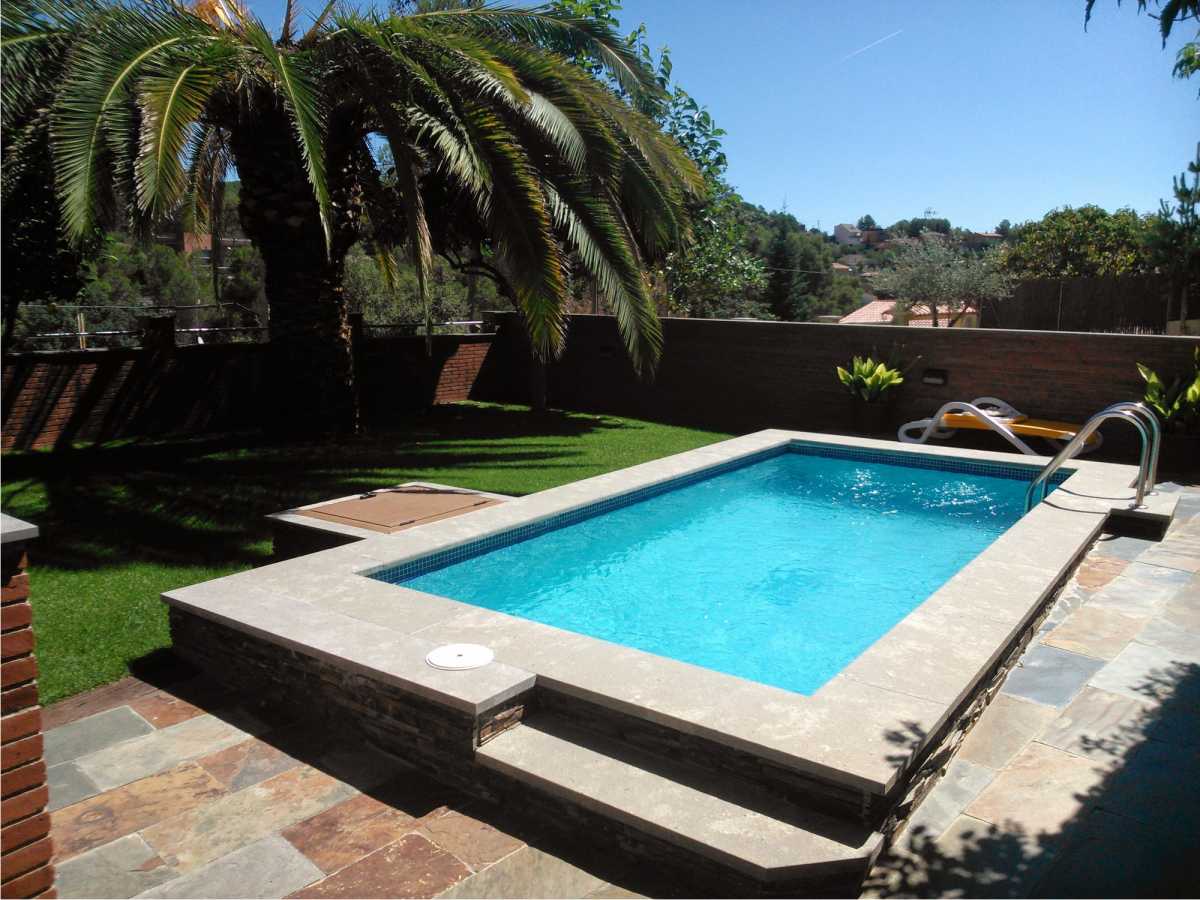 pool with edges above floor level