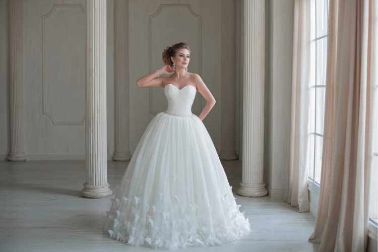 strapless dress with sweetheart neckline