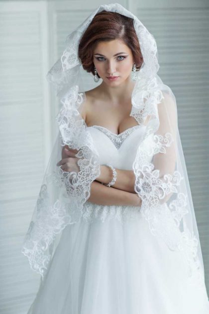 ideal embroidered veil for a perfect wedding dress 