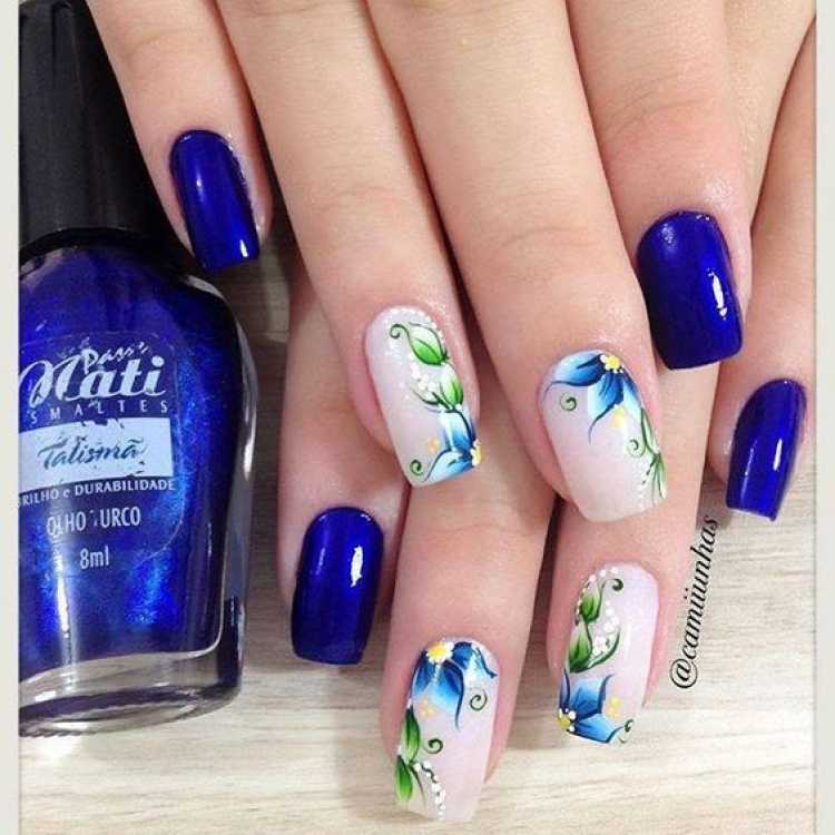 Delicate and romantic decorated nails