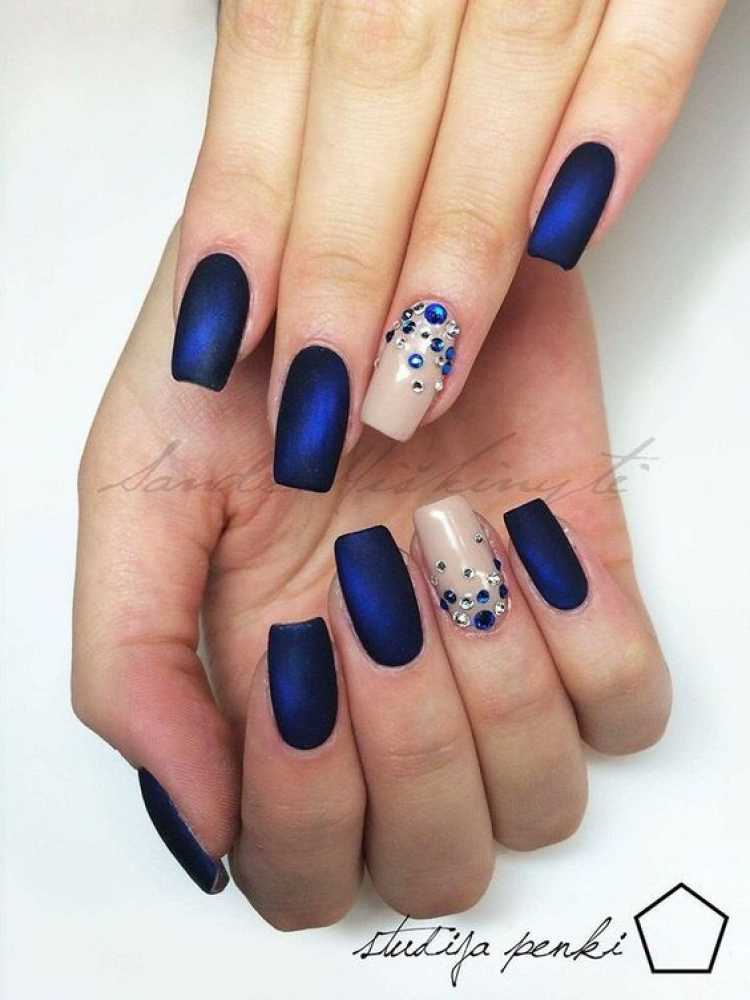 Nails decorated with matte nail polish