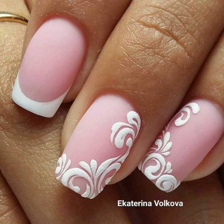 Idea of ​​a decorated nail