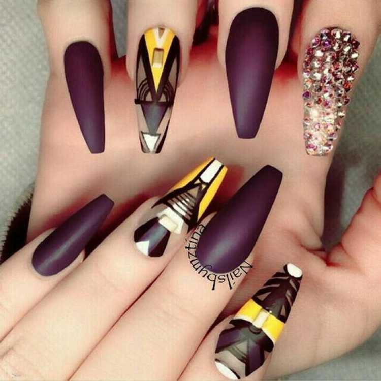 Nail Art with geometric design