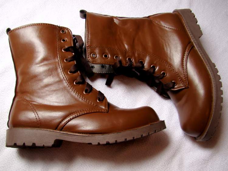 The tip is to opt for combat boots in a more rustic style.