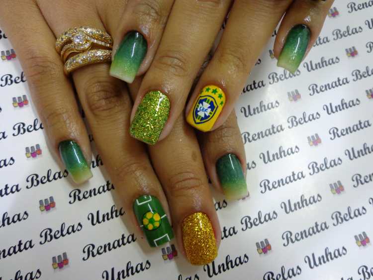 Gradient decorated nails to support Brazil in the World Cup