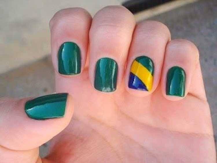 stick-on nails to cheer for Brazil in the World Cup