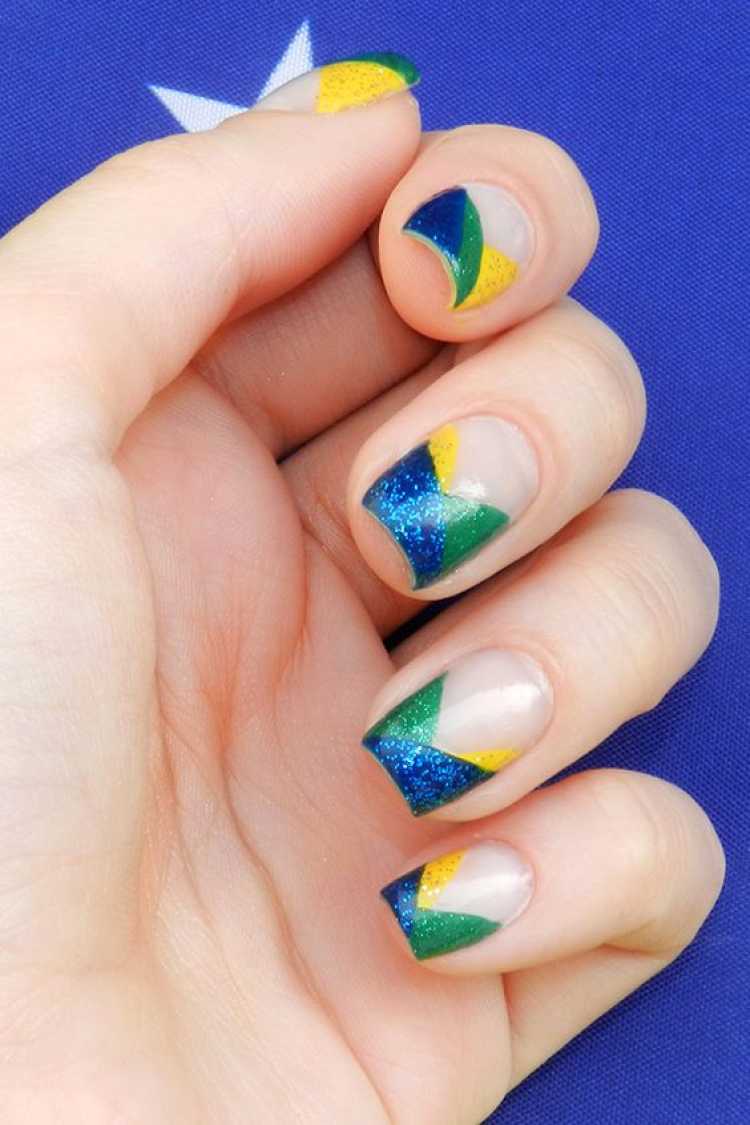 Geometric nails to support Brazil in the World Cup