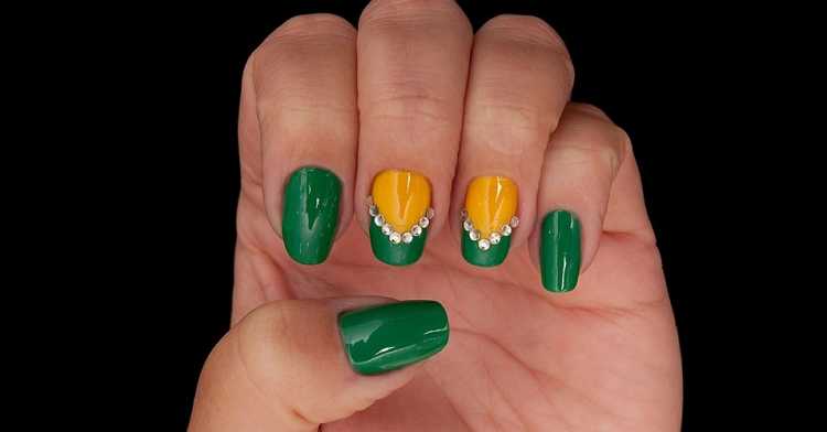 Nail decoration in green and yellow colors