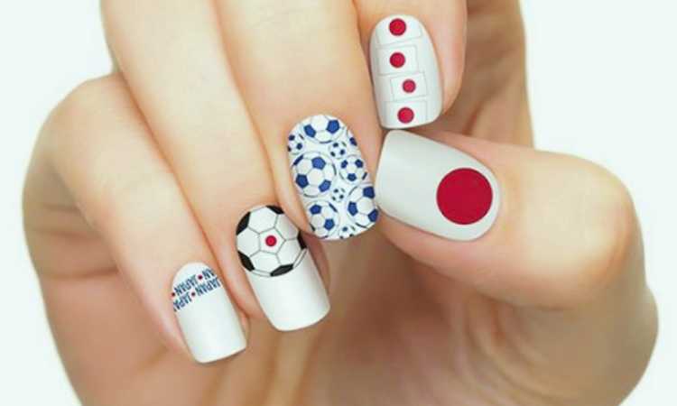 Decorated nails to support Japan in the World Cup