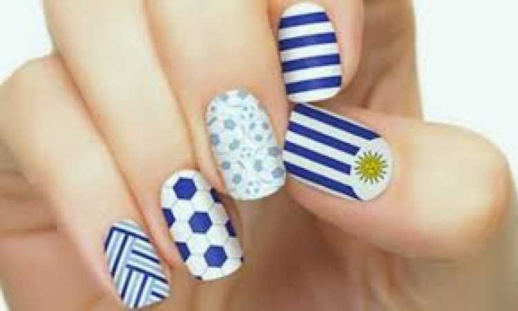 Decorated nails to support Uruguay in the World Cup