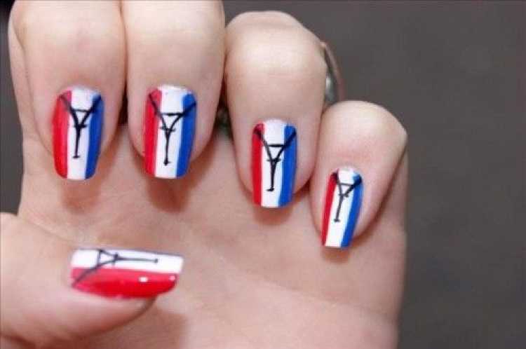 Decorated nails to support France in the World Cup