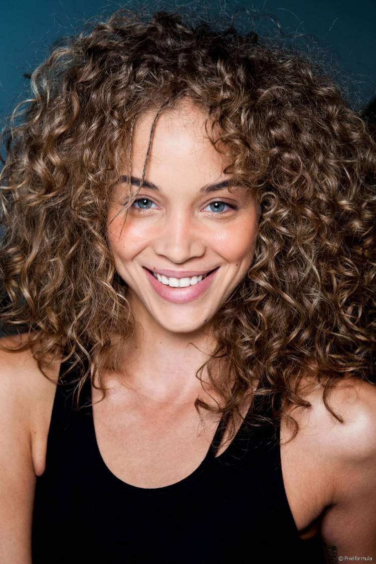 Medium cuts for curly hair 2018