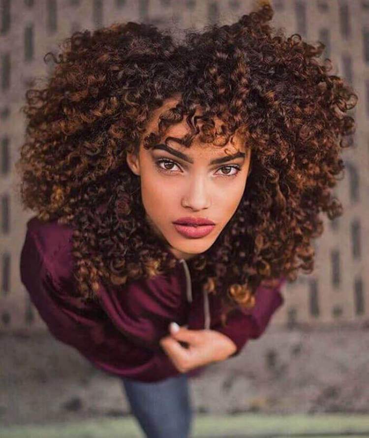 Heart-shaped cut is a trend for curly hair 2018