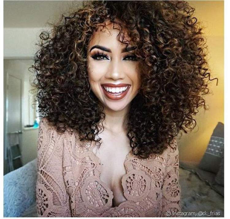 Asymmetrical medium length cut is a trend for curly hair 2018