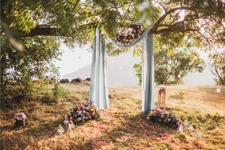 Tree decoration representing the wedding altar