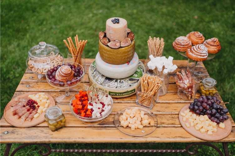 simple wedding cake table