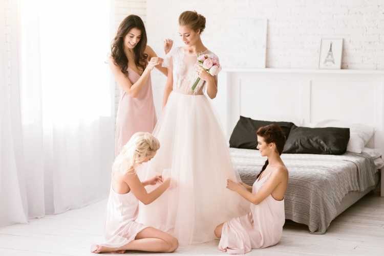 bride's day with bridesmaids