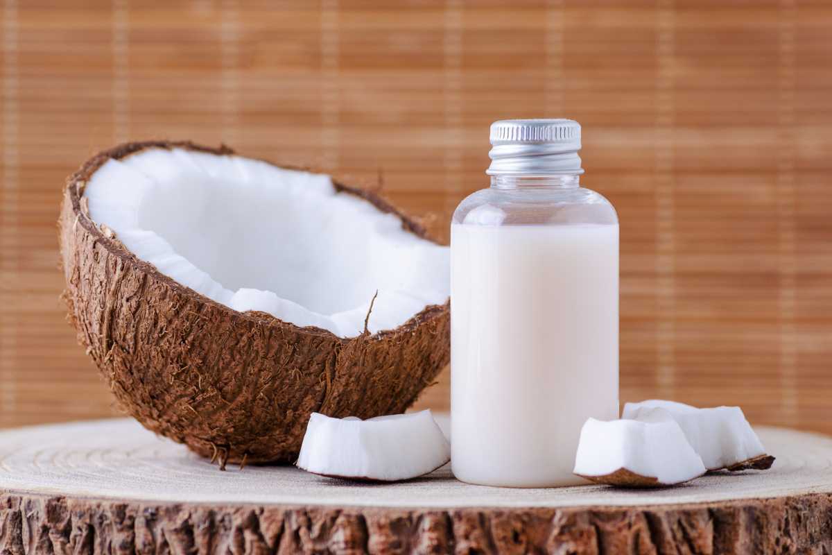 Homemade coconut soap for washing white clothes