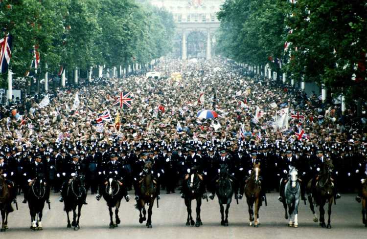 Crowd at the wedding of Prince Charles and Lady Diana Spencer