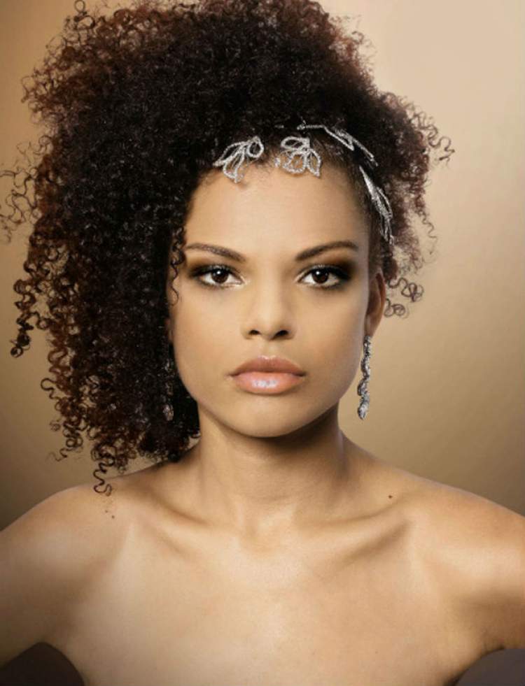 hairstyle for bride with curly hair