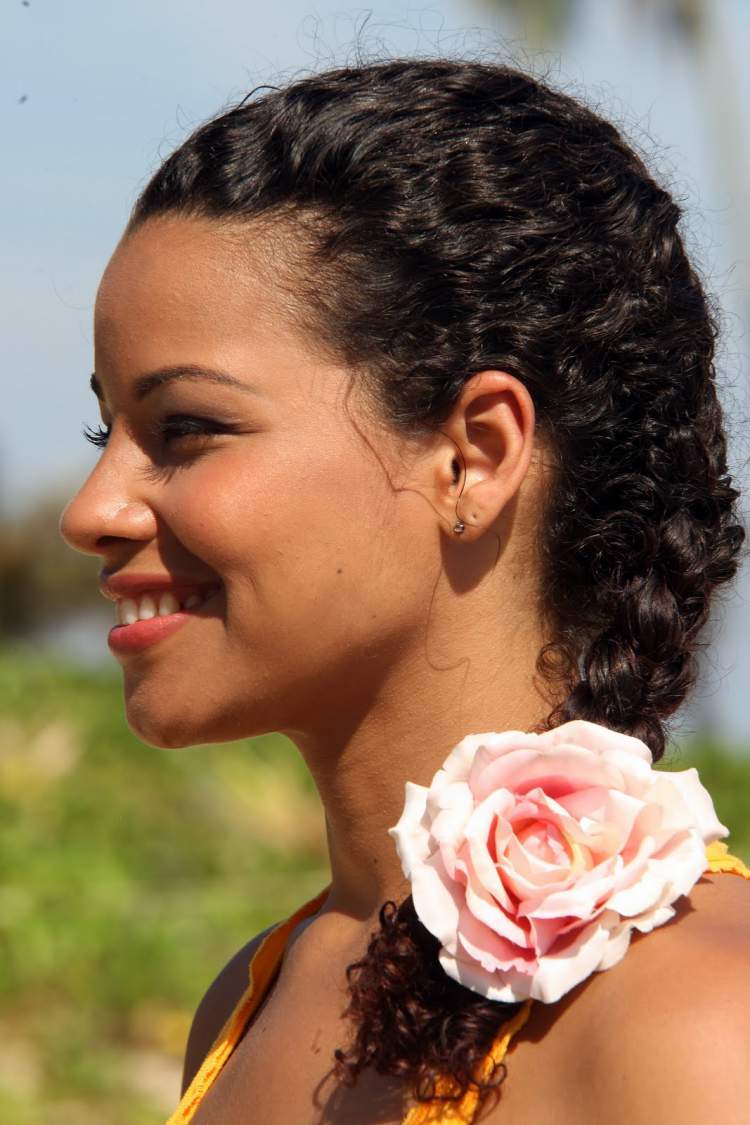 hairstyle suggestion for bride with curly hair