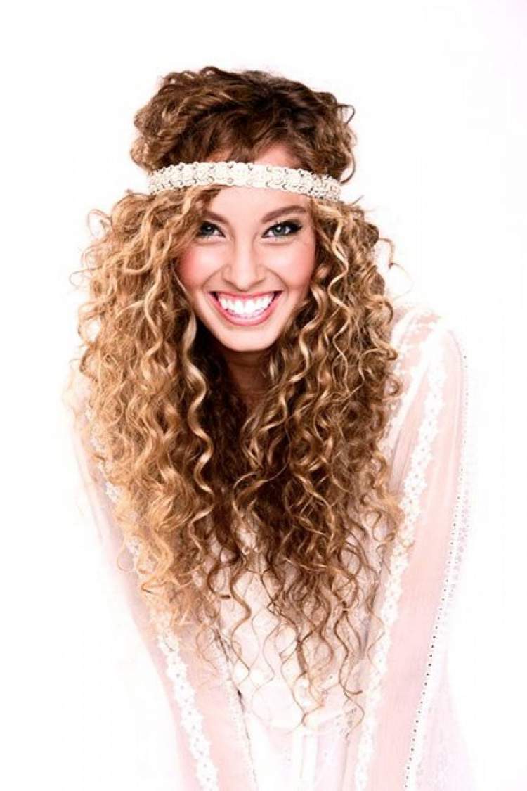 hairstyle option for bride with curly hair