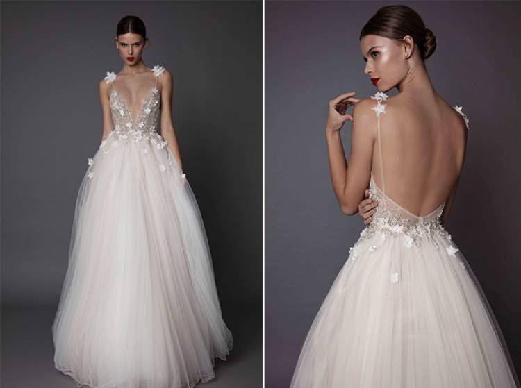 Wedding Dress with Neckline at the Back