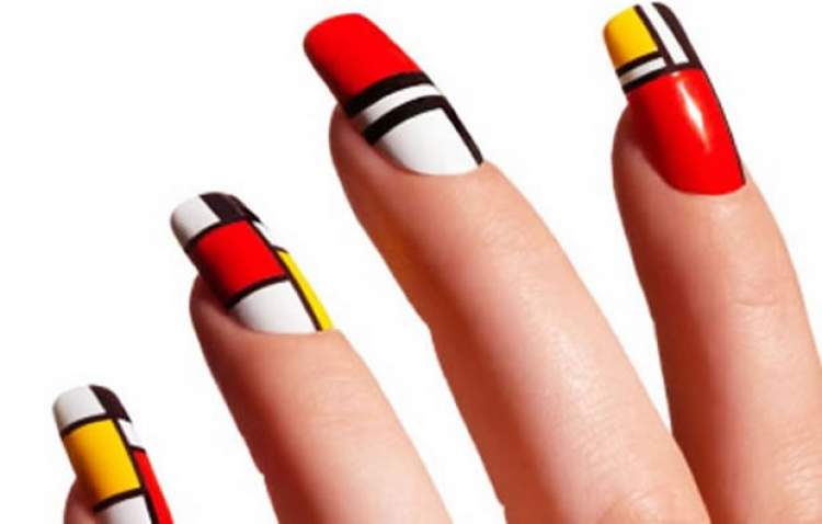 Geometric designs are trends for decorated nails in 2018