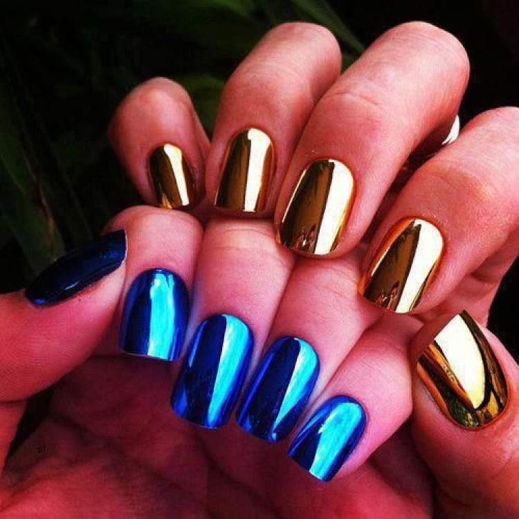 Metallic nails are trends for 2018