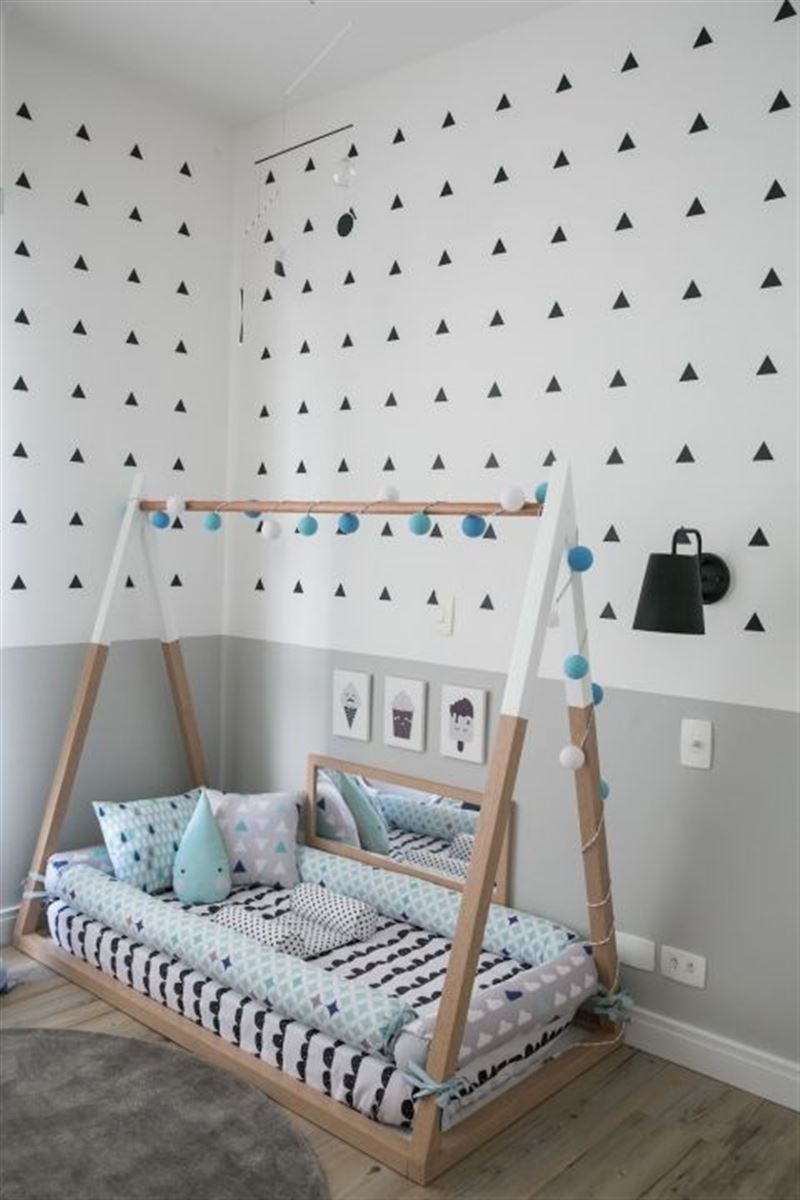 Baby room with Montessori footprint