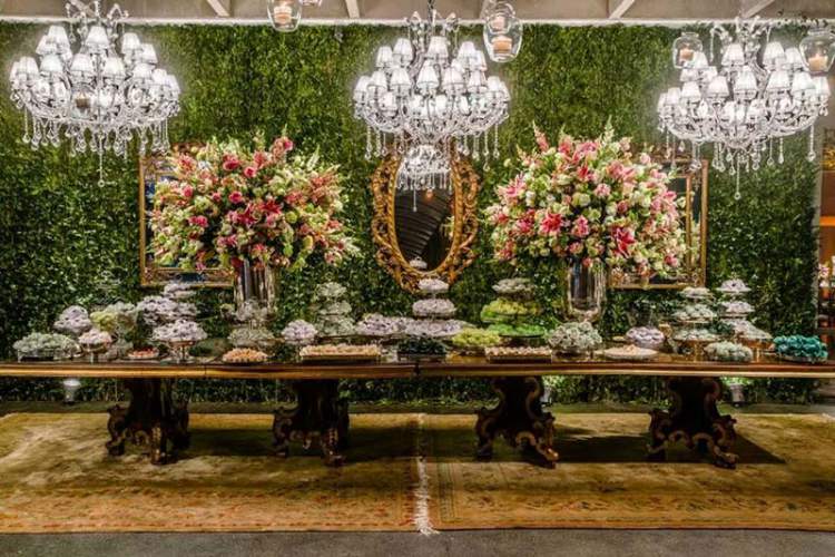 Luxurious and modern wedding decoration