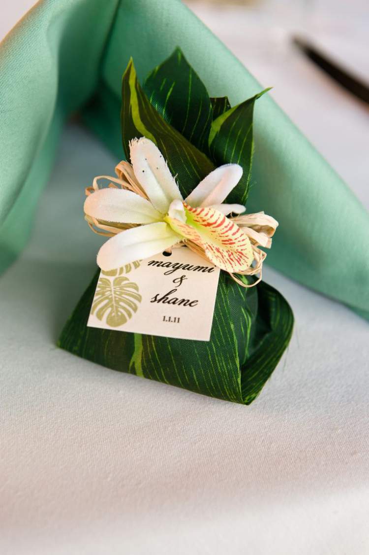 Wedding souvenir made with foliage