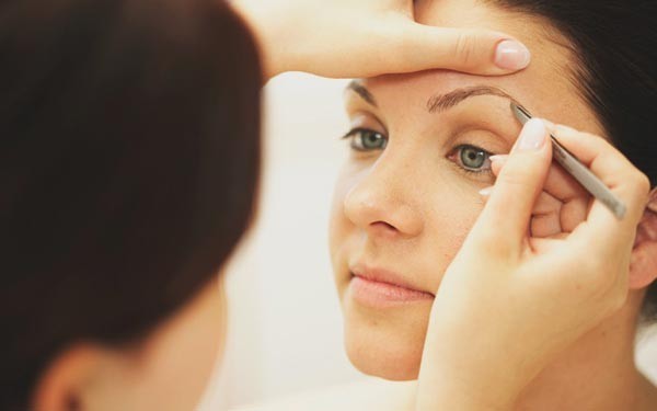 Force an arched shape in the eyebrows