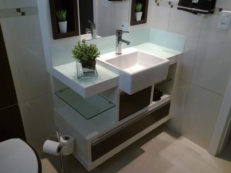 Cabinet to make a small bathroom more spacious