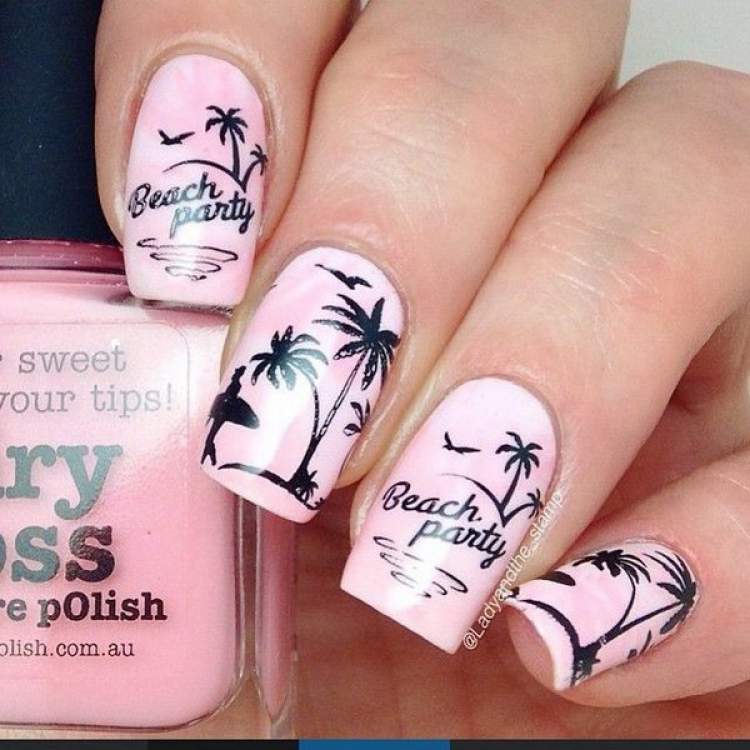 Nail Art in Beach Atmosphere