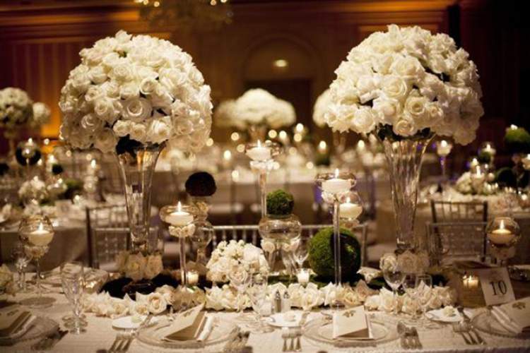 Wedding decoration with lisianthus arrangements