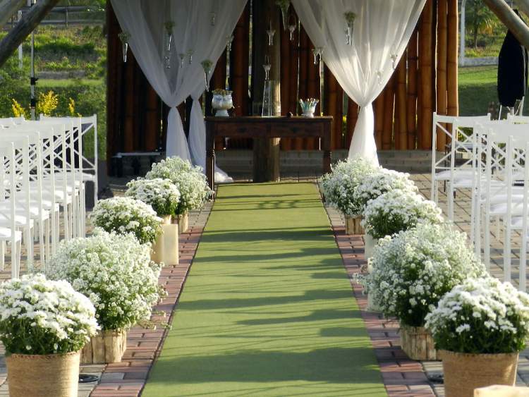 Wedding decoration with gypsophila arrangements