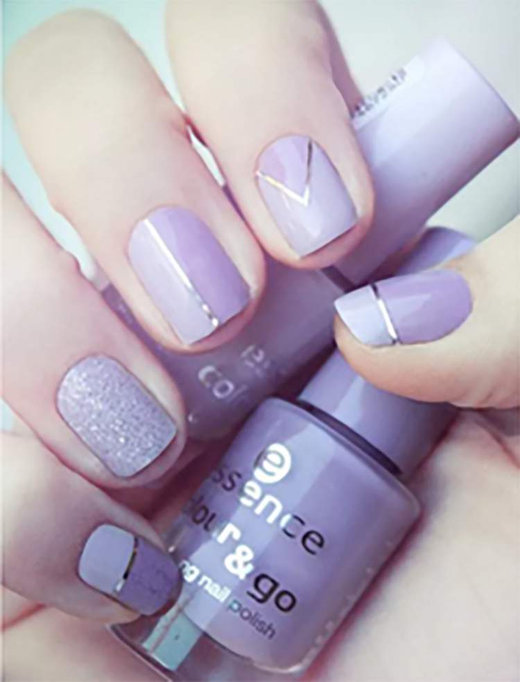 Short nails with geometric decoration in the same color