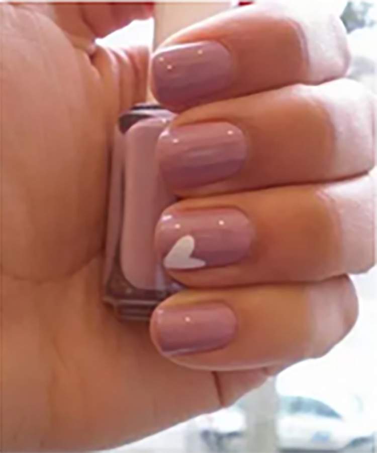 Romantic short nails