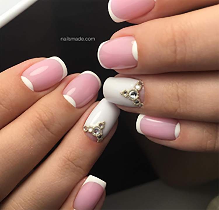 Short nails decorated with French and half moon