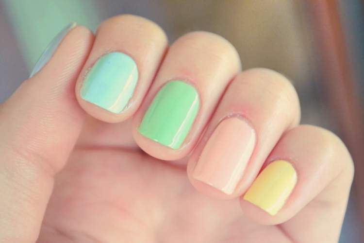 Short nails decorated with Candy Color