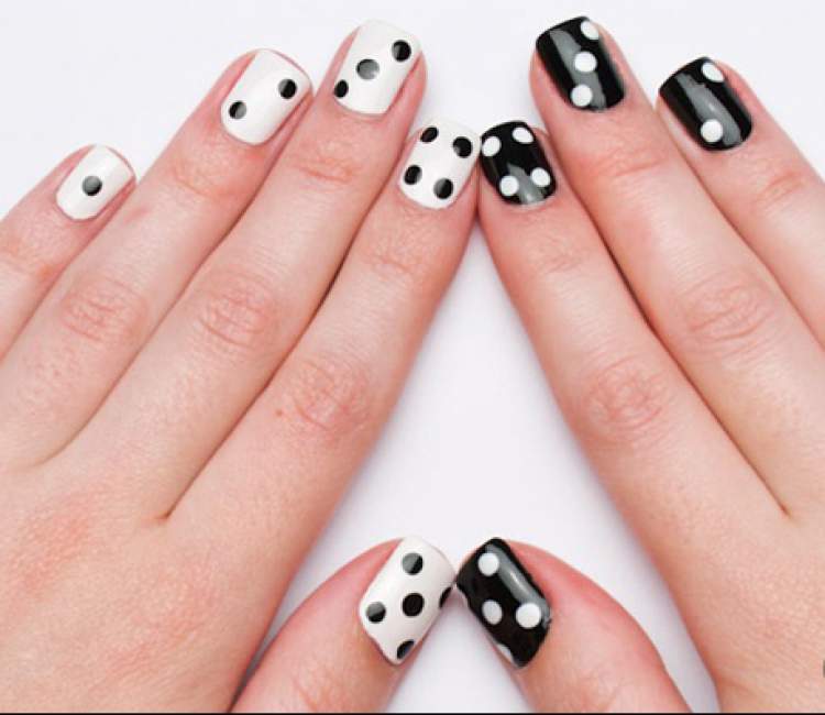 Nail decoration with polka dots