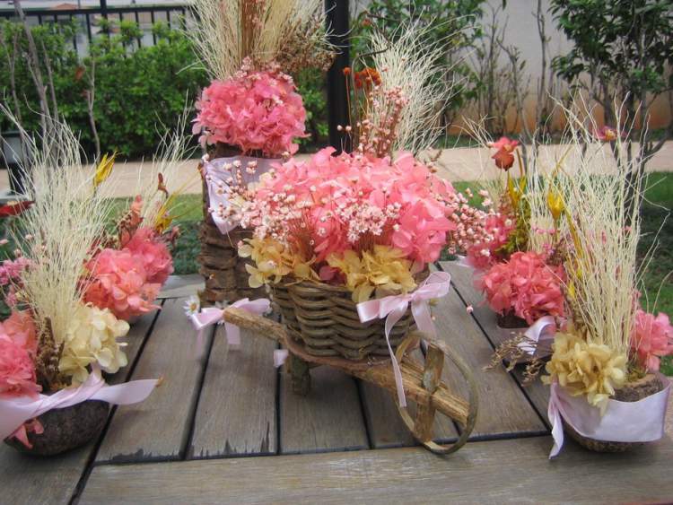 Floral arrangements for the balcony